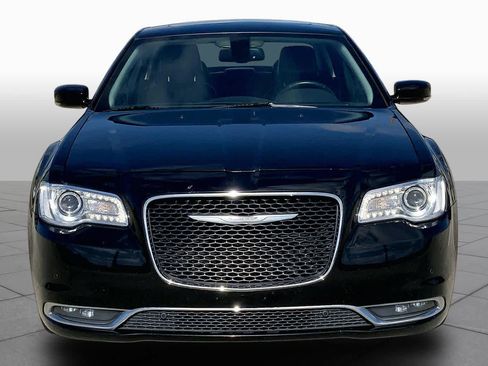 Used 2016 Chrysler 300 Limited RWD image 4