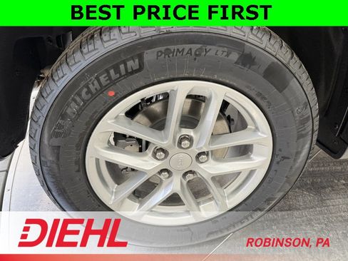 New 2025 Jeep Grand Cherokee Laredo w/ Luxury Tech Group I image 8