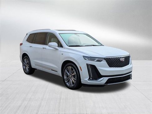 Certified 2023 Cadillac XT6 Premium Luxury image 3