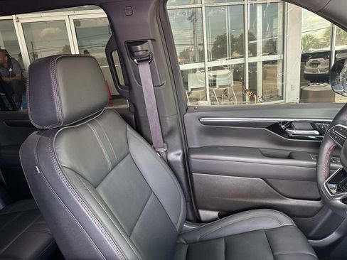 Used 2025 Chevrolet Suburban RST w/ Comfort Package RWD image 12