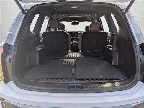 Used 2024 Kia Telluride EX w/ EX Captain's Chair Package image 7