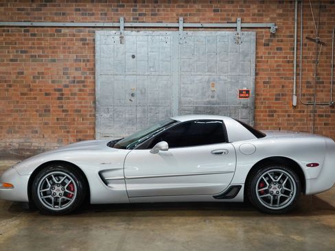 Used 2001 Chevrolet Corvette Z06 w/ Memory Pkg RWD image 1