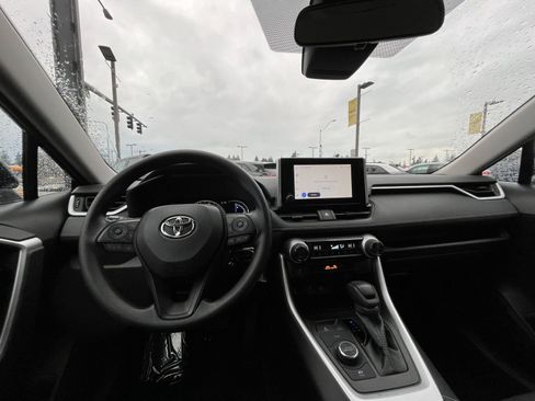 Used 2025 Toyota RAV4 LE image 33