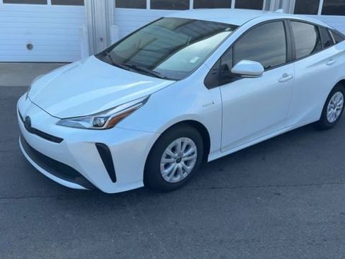 Used 2022 Toyota Prius L Eco FWD image 6