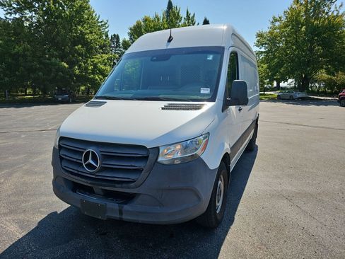 Used 2021 Mercedes-Benz Sprinter 2500 image 2