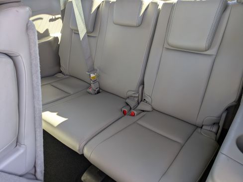 Used 2017 Toyota Highlander Limited image 16