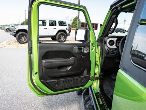 Used 2025 Jeep Wrangler Sport image 16