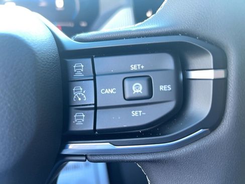 Used 2026 Jeep Cherokee Laredo AWD/4WD image 31