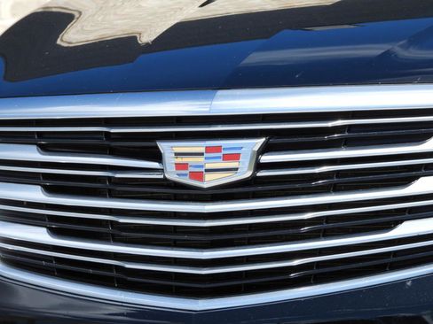 Used 2018 Cadillac XT5 Premium Luxury w/ LPO, Wheel Lock Package AWD/4WD image 4