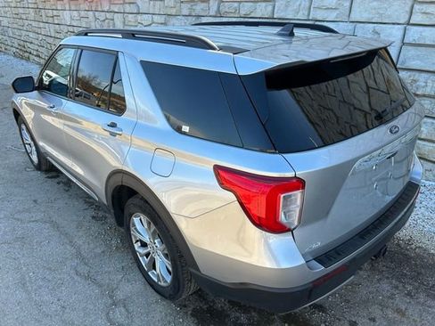 Used 2023 Ford Explorer XLT w/ Equipment Group 202A image 4