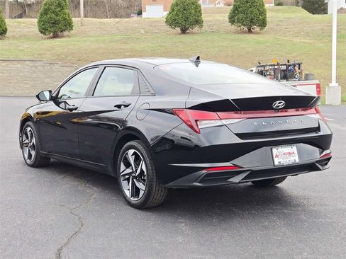 Used 2023 Hyundai Elantra SEL w/ Convenience Package image 5