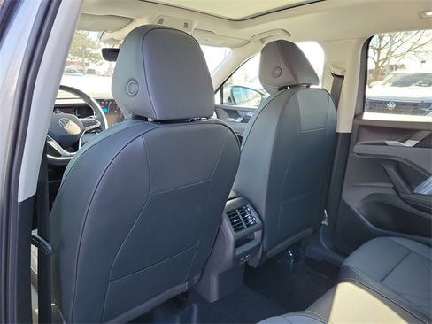 New 2026 Volkswagen Tiguan SE image 12