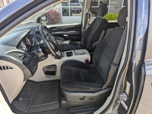 Used 2014 Dodge Grand Caravan SXT w/ Rear Park Assist Package FWD image 10
