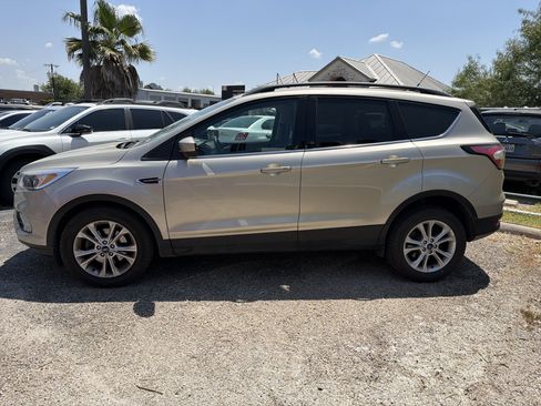 Used 2018 Ford Escape SE w/ SE Sync 3 Package FWD image 6