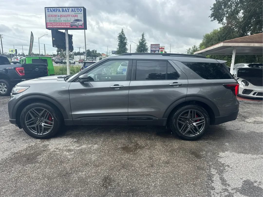 Used 2026 Ford Explorer ST-Line w/ ST-Line Street Pack RWD image 8