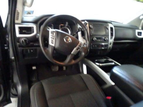 Used 2018 Nissan Titan SV w/ SV Convenience Package AWD/4WD image 5