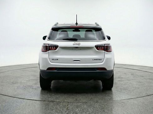 Used 2025 Jeep Compass Latitude AWD/4WD image 7