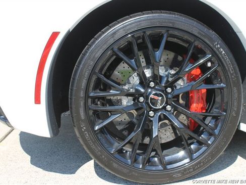 Used 2015 Chevrolet Corvette Z06 w/ 3LZ Preferred Equipment Group RWD image 35