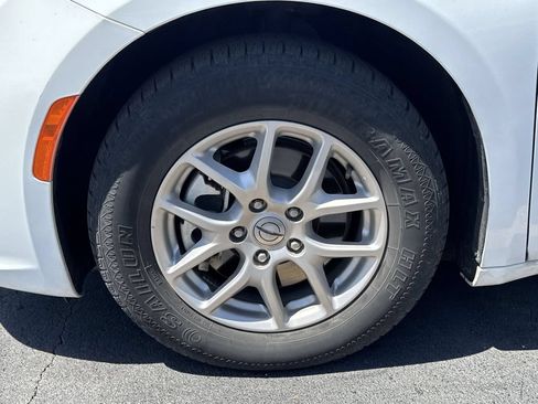 Used 2023 Chrysler Pacifica Touring-L FWD image 8