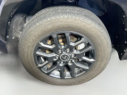 Used 2022 Toyota Tundra Platinum w/ Advanced Package AWD/4WD image 13