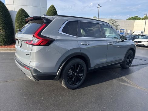 Used 2024 Honda CR-V Sport Touring image 4