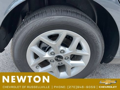 Used 2025 Kia Soul LX w/ LX Technology Package FWD image 44