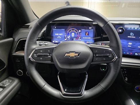 Used 2025 Chevrolet Suburban Premier image 31