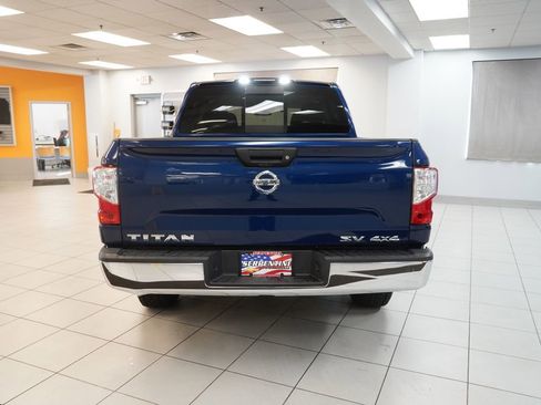 Used 2019 Nissan Titan SV AWD/4WD image 5