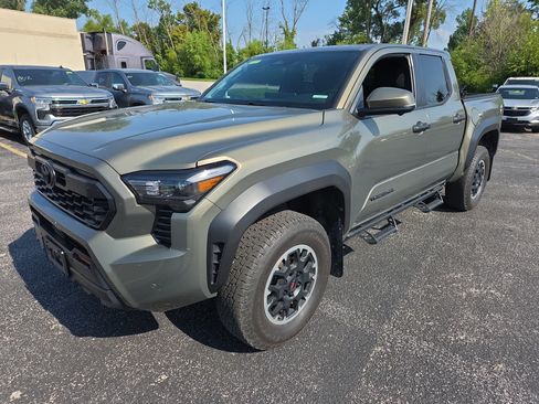 Used 2024 Toyota Tacoma TRD Off-Road w/ TRD Off Road Premium Package AWD/4WD image 7