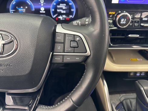 Used 2023 Toyota Highlander Platinum image 22