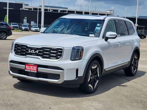Used 2025 Kia Telluride S FWD image 3