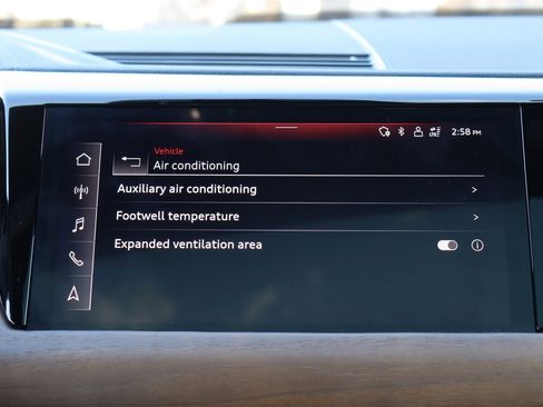 Used 2022 Audi e-tron GT Premium Plus image 40