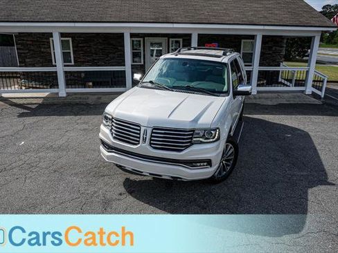Used 2016 Lincoln Navigator Select image 3