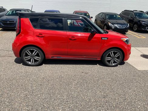 Used 2019 Kia Soul + FWD image 3