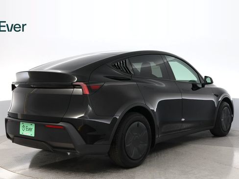 Used 2026 Tesla Model Y 2WD image 3