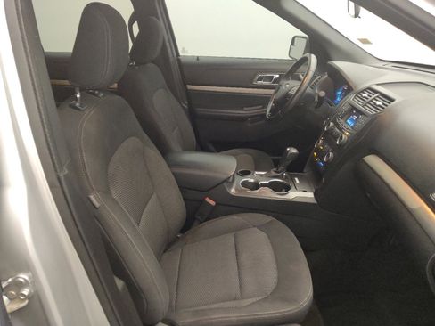 Used 2018 Ford Explorer XLT image 21