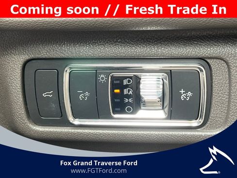 Used 2020 Lincoln Corsair Standard w/ Equipment Group 101A image 16