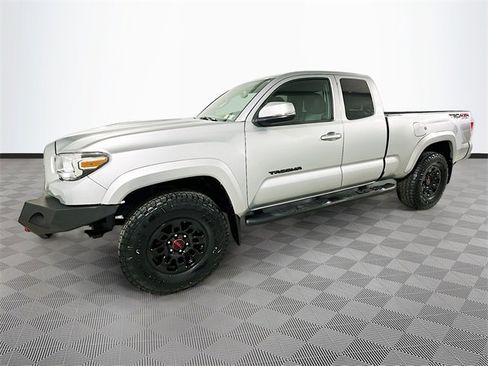 Used 2020 Toyota Tacoma TRD Sport image 4
