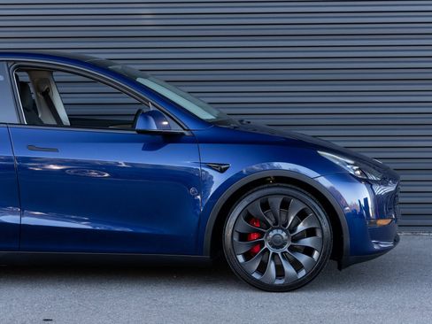 Used 2023 Tesla Model Y Performance image 7