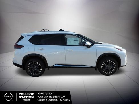 New 2026 Nissan Rogue Platinum image 3