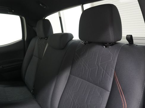Used 2018 Toyota Tacoma TRD Sport w/ Technology Package RWD image 15
