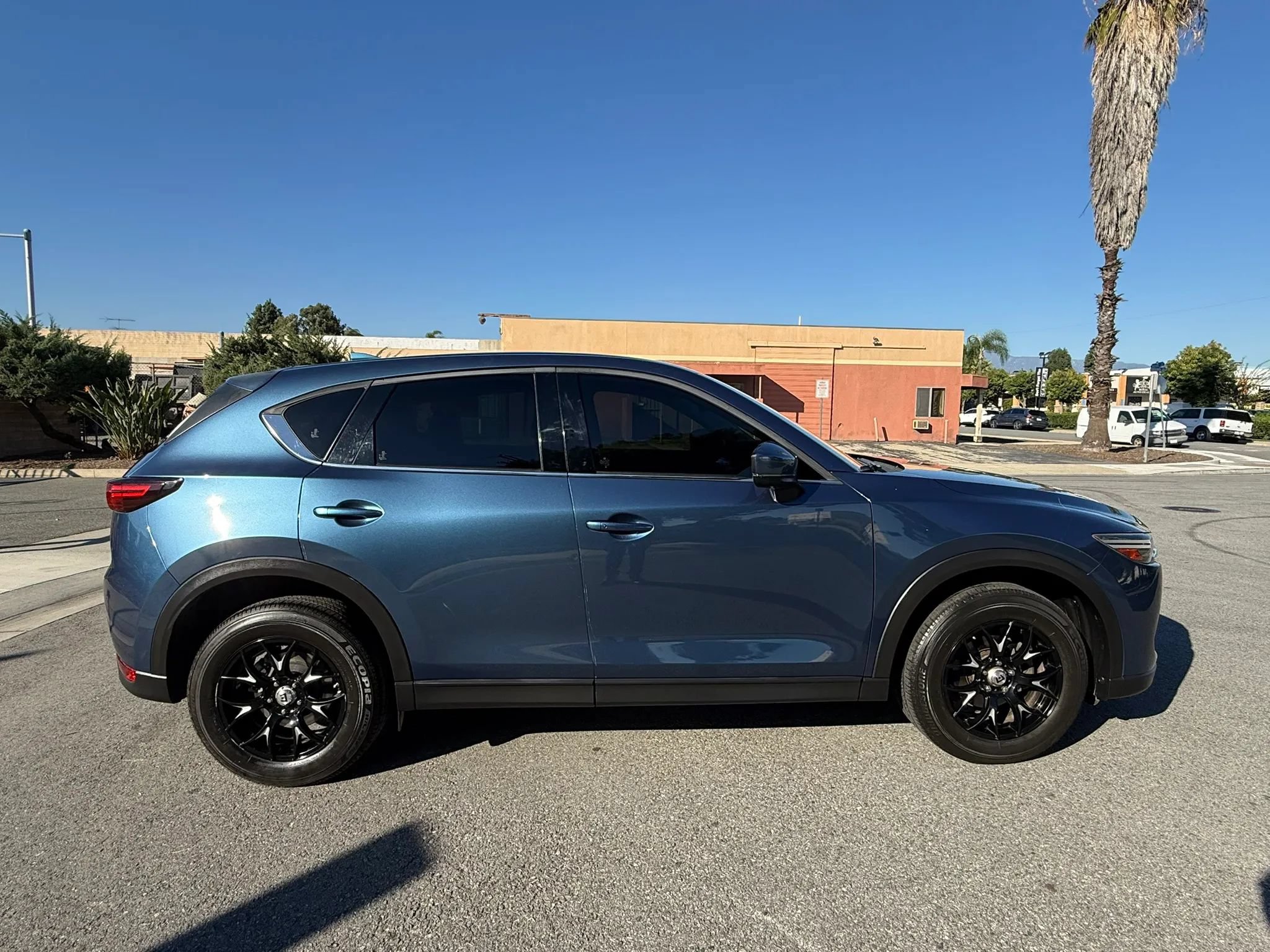 Used 2017 MAZDA CX-5 Grand Touring w/ Premium Package FWD image 2