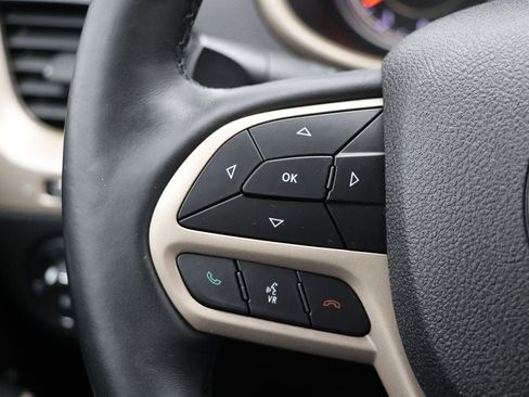 Used 2018 Jeep Cherokee Limited image 18