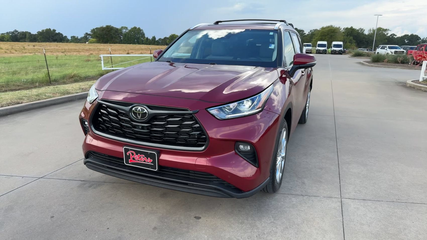 Used 2023 Toyota Highlander Limited FWD image 4