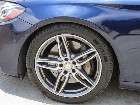 Used 2017 Mercedes-Benz E 300 4MATIC image 5