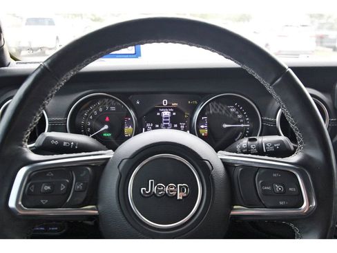 Used 2023 Jeep Wrangler Unlimited Sahara w/ Cold Weather Group AWD/4WD image 9