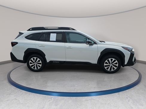 Used 2023 Subaru Outback Premium AWD/4WD image 4