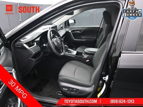 Used 2025 Toyota RAV4 XLE FWD image 9