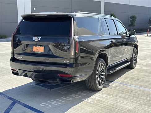 Used 2023 Cadillac Escalade ESV Sport image 3