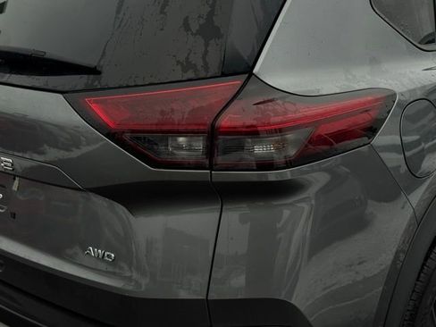 Used 2023 Nissan Rogue S image 6